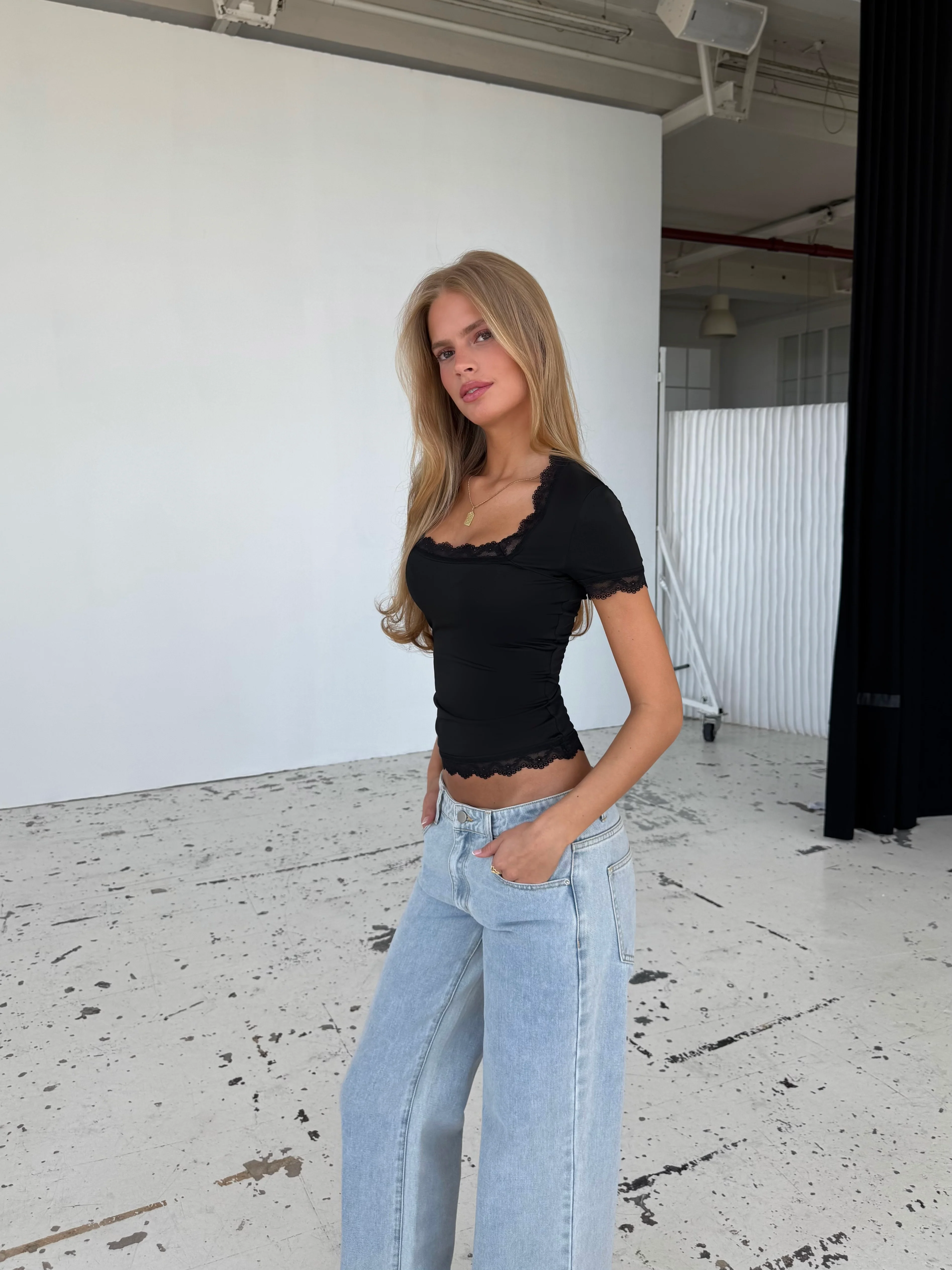 Blair basic lace tee - black - Image 4