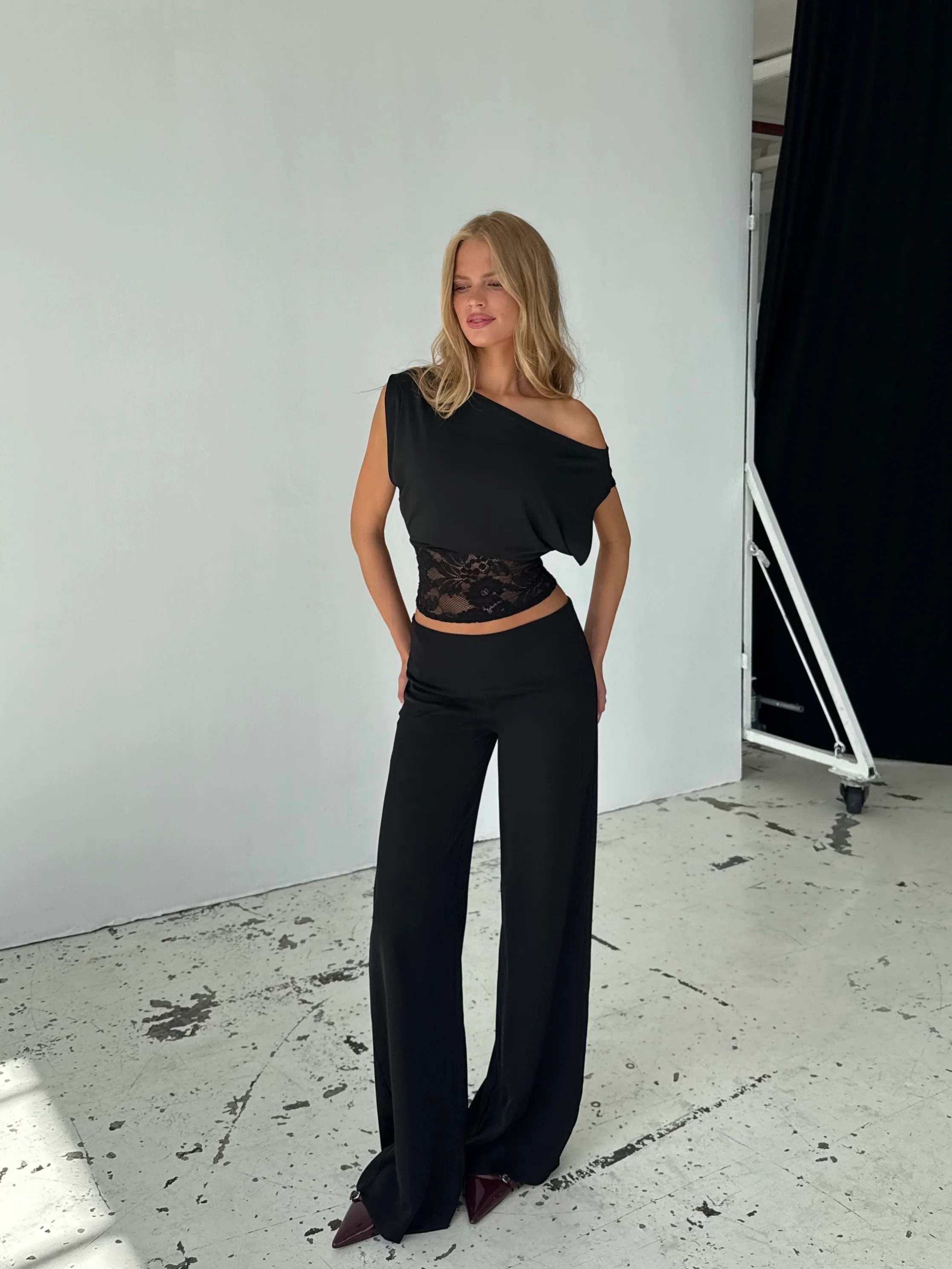 Flowy low waist pants - black - Image 4