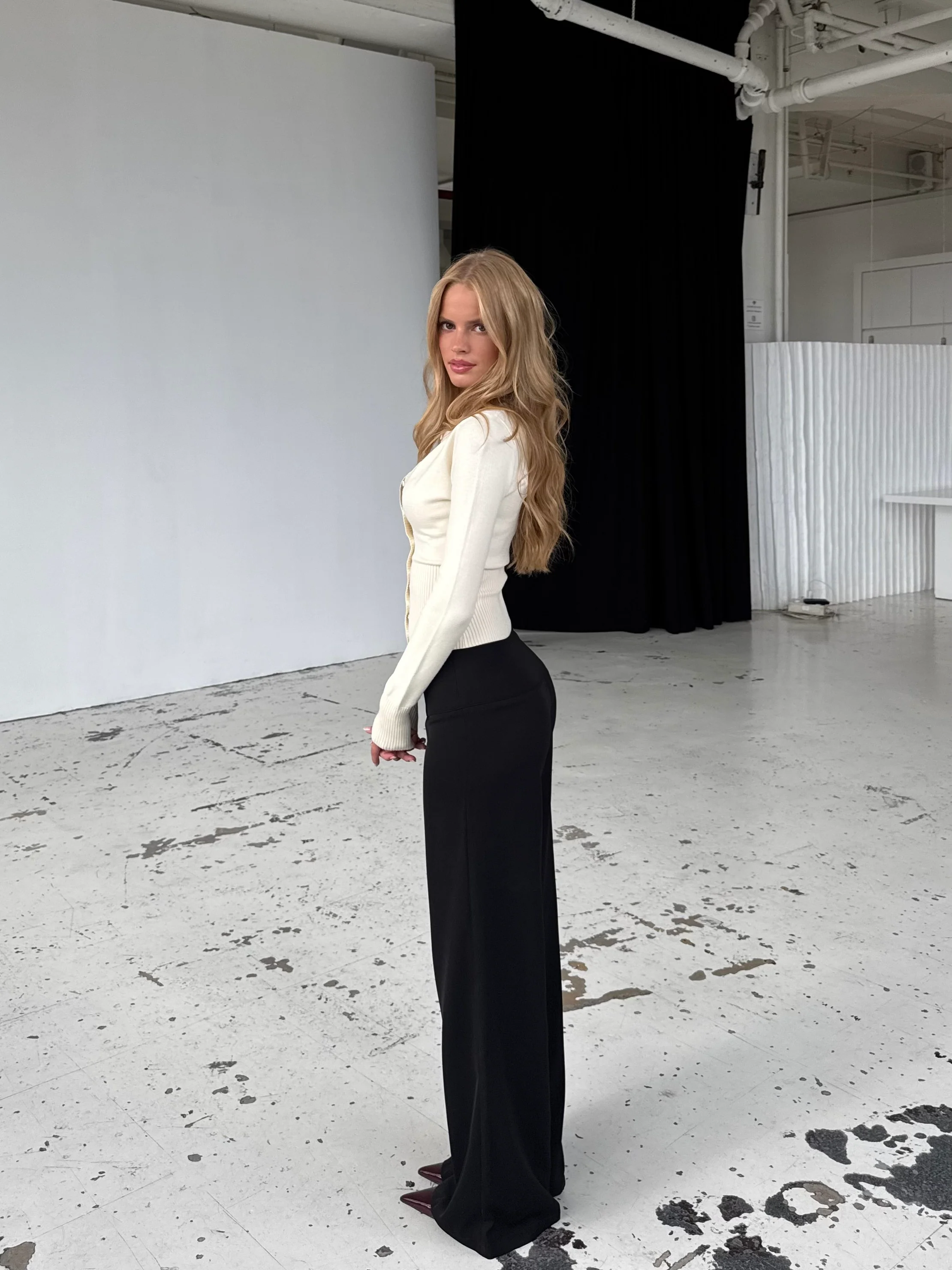 Flowy low waist pants - black - Image 7