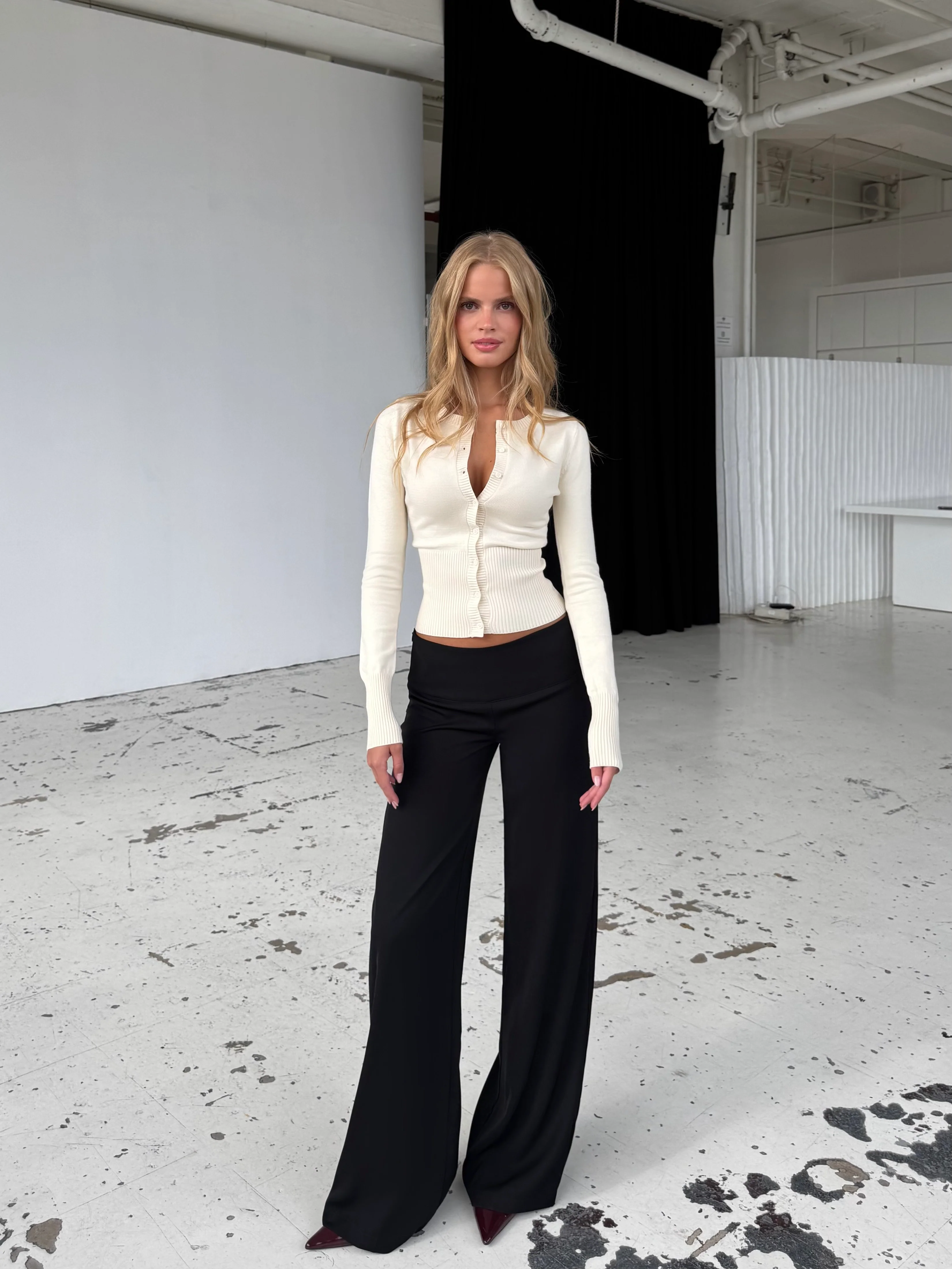 Flowy low waist pants - black - Image 8